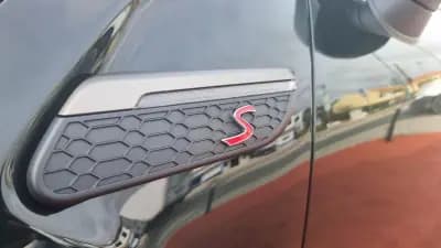 Vendo MINI 2023 - 37500 EUR, 2186 km - AUTO.MOTO.pt