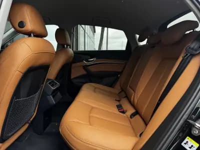 Sell Audi Q8 e-Tron Sportback 2024 - 59990 EUR, 24200 km - AUTO.MOTO.pt