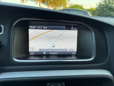 Sell Volvo V40 Cross Country 2013 - 13500 EUR, 164000 km - AUTO.MOTO.pt