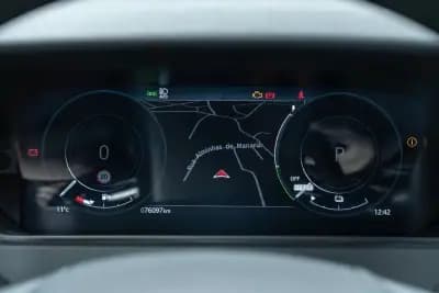 Sell Land Rover Range Rover Velar 2021 - 51950 EUR, 76000 km - AUTO.MOTO.pt