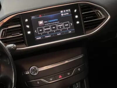 Vendo Peugeot 308 2019 - 11990 EUR, 106000 km - AUTO.MOTO.pt