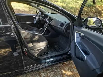 Vendo Volvo V60 2014 - 11750 EUR, 270000 km - AUTO.MOTO.pt