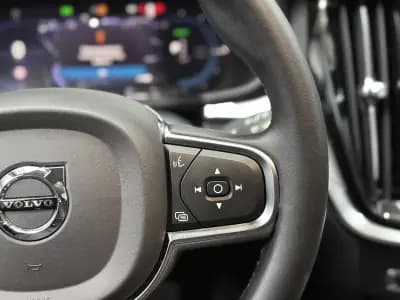 Vendo Volvo V60 2023 - 37500 EUR, 75000 km - AUTO.MOTO.pt