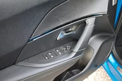 Vendo Peugeot 2008 2022 - 22900 EUR, 31255 km - AUTO.MOTO.pt