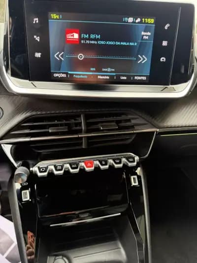 Vendo Peugeot e-2008 2023 - 24900 EUR, 10624 km - AUTO.MOTO.pt