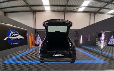 Vendo Renault Arkana 2023 - 27490 EUR, 31092 km - AUTO.MOTO.pt