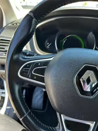 Vendo Renault Mégane 2019 - 14250 EUR, 135000 km - AUTO.MOTO.pt
