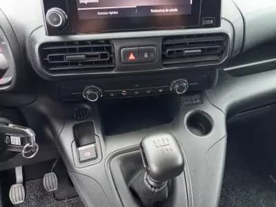 Vendo Opel Combo 2022 - 11990 EUR, 140600 km - AUTO.MOTO.pt