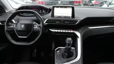 Vendo Peugeot 3008 2018 - 16500 EUR, 205000 km - AUTO.MOTO.pt