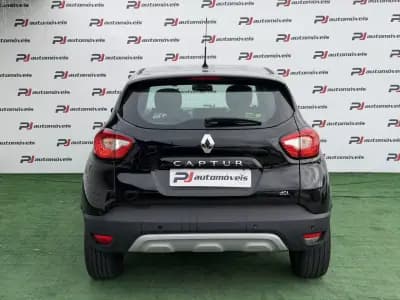 Vendo Renault Captur 2016 - 12990 EUR, 142000 km - AUTO.MOTO.pt