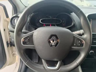 Sell Renault Clio 2017 - 10900 EUR, 135702 km - AUTO.MOTO.pt