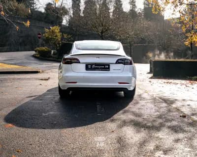 Vendo Tesla Model 3 2022 - 32990 EUR, 121900 km - AUTO.MOTO.pt