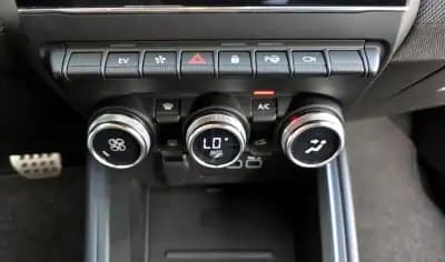 Sell Renault Clio 2024 - 21900 EUR, 57020 km - AUTO.MOTO.pt