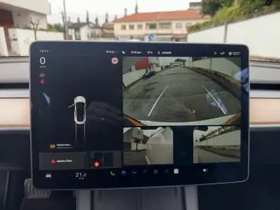 Vendo Tesla Model 3 2021 - 26490 EUR, 93800 km - AUTO.MOTO.pt