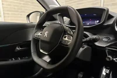 Vendo Peugeot 208 2022 - 14950 EUR, 40711 km - AUTO.MOTO.pt