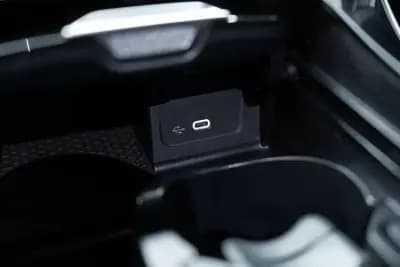 Vendo Mercedes-Benz C 300 2022 - 42950 EUR, 63000 km - AUTO.MOTO.pt