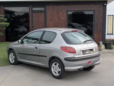 Sell Peugeot 206 2005 - 1750 EUR, 393364 km - AUTO.MOTO.pt