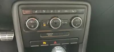 Vendo Volkswagen New Beetle 2011 - 18490 EUR, 163800 km - AUTO.MOTO.pt