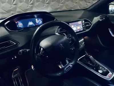 Vendo Peugeot 308 2020 - 23990 EUR, 32813 km - AUTO.MOTO.pt