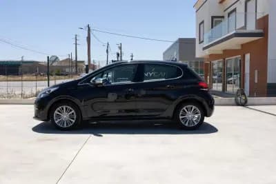 Sell Peugeot 208 2015 - 10990 EUR, 152900 km - AUTO.MOTO.pt