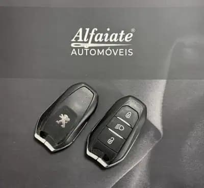 Vendo Peugeot 208 2020 - 13890 EUR, 63000 km - AUTO.MOTO.pt