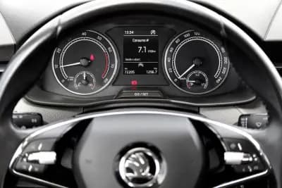 Vendo Skoda Kamiq 2023 - 17900 EUR, 77340 km - AUTO.MOTO.pt