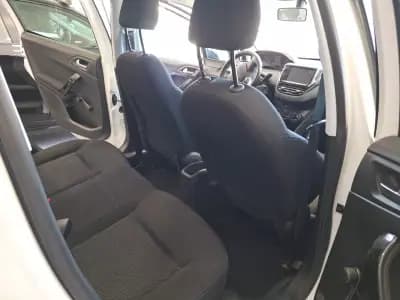 Vendo Peugeot 208 2017 - 7900 EUR, 157000 km - AUTO.MOTO.pt
