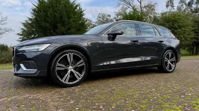 Sell Volvo V60 2020 - 26500 EUR, 129000 km - AUTO.MOTO.pt