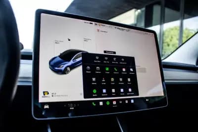 Vendo Tesla Model 3 2020 - 29750 EUR, 73831 km - AUTO.MOTO.pt