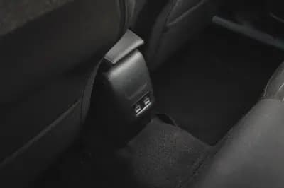 Sell Peugeot e-2008 2021 - 21750 EUR, 62670 km - AUTO.MOTO.pt