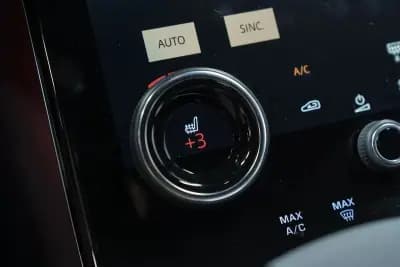 Sell Land Rover Range Rover Velar 2021 - 51950 EUR, 76000 km - AUTO.MOTO.pt