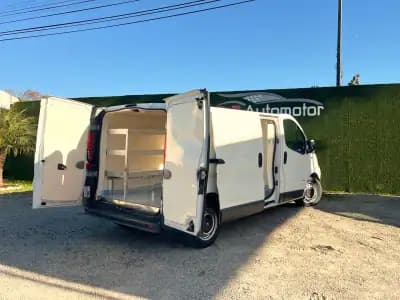 Vendo Opel Vivaro 2014 - 10990 EUR, 322000 km - AUTO.MOTO.pt