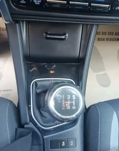 Vendo Toyota Auris 2015 - 12750 EUR, 184300 km - AUTO.MOTO.pt