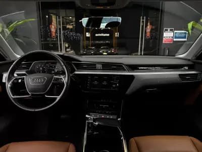 Sell Audi Q8 e-Tron Sportback 2024 - 59990 EUR, 24200 km - AUTO.MOTO.pt