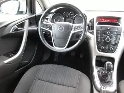 Sell Opel Astra Sports Tourer 2011 - 5990 EUR, 258000 km - AUTO.MOTO.pt