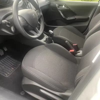 Vendo Peugeot 208 2016 - 9990 EUR, 103782 km - AUTO.MOTO.pt