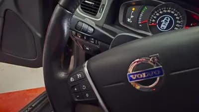 Vendo Volvo V60 Cross Country 2016 - 18180 EUR, 138731 km - AUTO.MOTO.pt