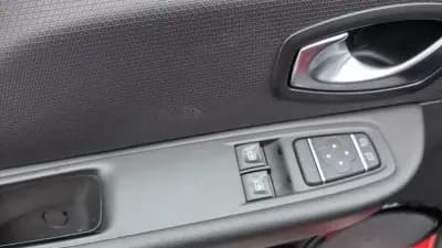 Vendo Renault Clio 2019 - 12990 EUR, 62000 km - AUTO.MOTO.pt