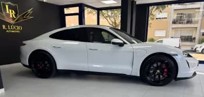 Vendo Porsche Taycan 2021 - 67000 EUR, 60000 km - AUTO.MOTO.pt