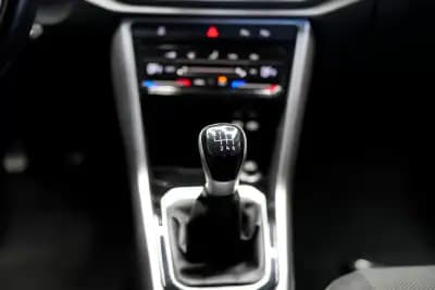 Vendo Volkswagen T-Roc 2023 - 21990 EUR, 70000 km - AUTO.MOTO.pt