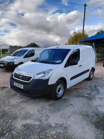 Vendo Peugeot Partner 2017 - 12980 EUR, 161882 km - AUTO.MOTO.pt