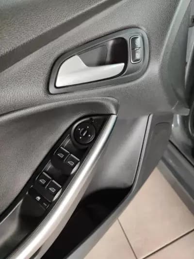 Vendo Ford Focus 2015 - 20500 EUR, 125550 km - AUTO.MOTO.pt