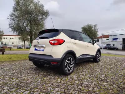 Vendo Renault Captur 2017 - 11700 EUR, 107123 km - AUTO.MOTO.pt