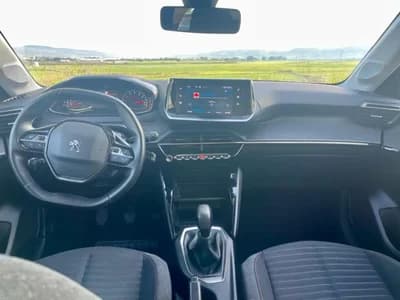 Vendo Peugeot 208 2021 - 17480 EUR, 43270 km - AUTO.MOTO.pt