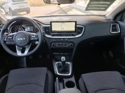 Sell Kia XCeed 2025 - 22950 EUR, 9 km - AUTO.MOTO.pt