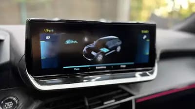 Vendo Peugeot e-2008 2022 - 21900 EUR, 67769 km - AUTO.MOTO.pt