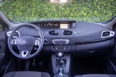 Vendo Renault Scénic 2012 - 8900 EUR, 254000 km - AUTO.MOTO.pt