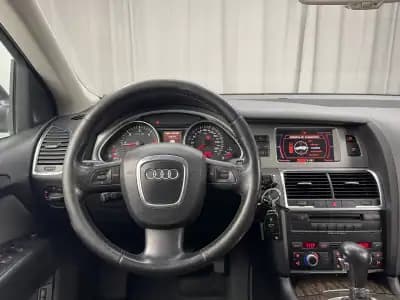 Vendo Audi Q7 2007 - 12250 EUR, 284000 km - AUTO.MOTO.pt