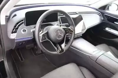 Vendo Mercedes-Benz E 220 2024 - 55980 EUR, 29555 km - AUTO.MOTO.pt