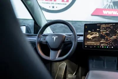 Vendo Tesla Model Y 2023 - 37900 EUR, 45000 km - AUTO.MOTO.pt